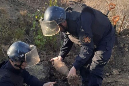 Почти сотню артснарядов нашел в поле житель Лиманского района (фото)
