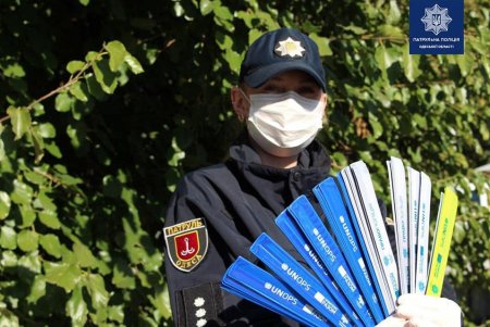 «Один браслет – одна жизнь»: патрульные напоминают о светоотражателях для пешеходов
