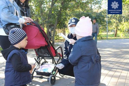 «Один браслет – одна жизнь»: патрульные напоминают о светоотражателях для пешеходов