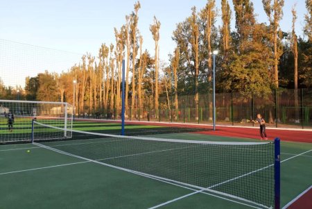 Мэр Одессы проинспектировал IT-лабораторию, школьный стадион и детский сад на поселке Котовского (фото) 