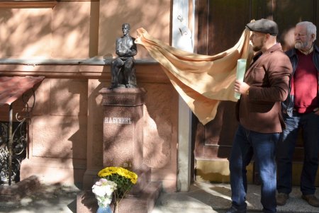 На Княжеской установили памятный знак Ивану Бунину (фото)