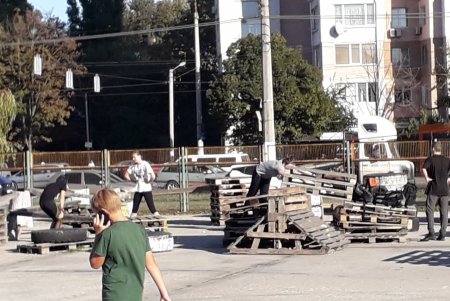 «Мы сделаем эту площадку многофункциональной» - Геннадий Труханов о создании скейт-парка в Киевском районе (фото)