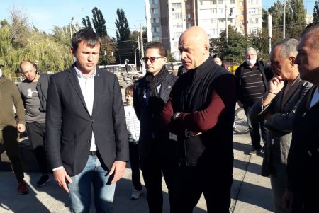 «Мы сделаем эту площадку многофункциональной» - Геннадий Труханов о создании скейт-парка в Киевском районе (фото)