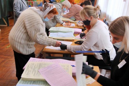 В Одессе проходят местные выборы (фоторепортаж)