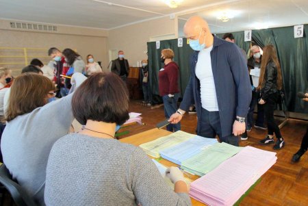 В Одессе проходят местные выборы (фоторепортаж)