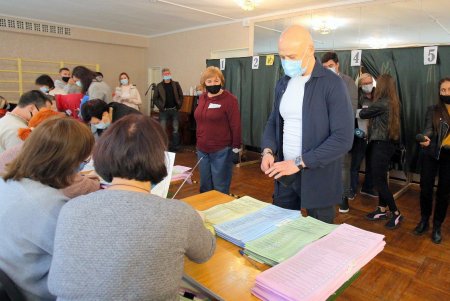 В Одессе проходят местные выборы (фоторепортаж)