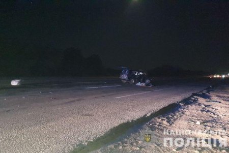 В результате столкновения двух автомобилей на трассе Киев-Одесса оба водителя оказались в больнице (фото)