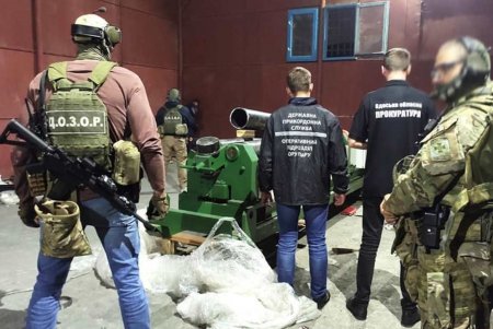 Четырех иностранцев, которых подозревают в контрабанде кокаина, отправили под стражу с залогом в 30 миллионов гривен (фото)