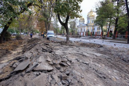 Ход реконструкции Алексеевского сквера на Молдаванке (фоторепортаж)
