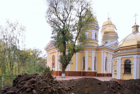 Ход реконструкции Алексеевского сквера на Молдаванке (фоторепортаж)
