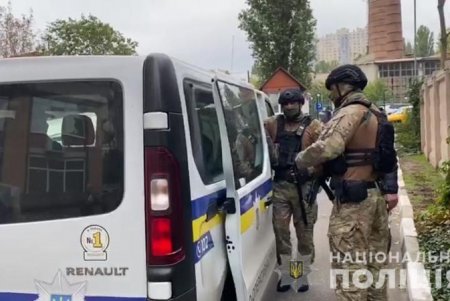 Четверо мужчин пытались выселить одессита из жилья до решения суда (фото, видео)