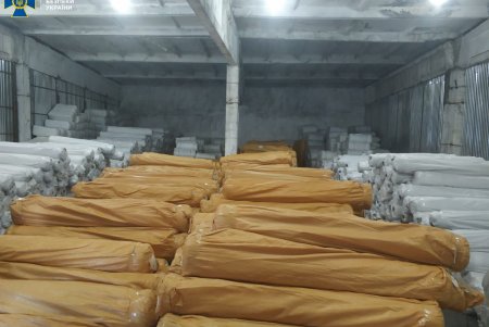 В Украину незаконно импортировали текстиль на сотни миллионов гривен: его продавали на одесском рынке