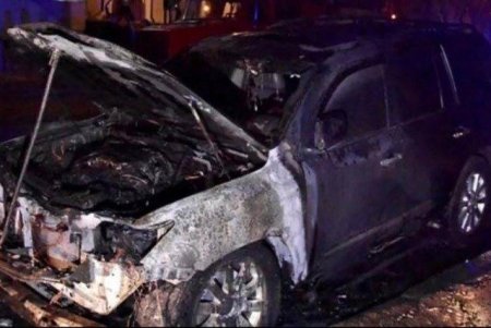 Пожарный вместо тушения огня поджигал на заказ авто одесситов (фото)