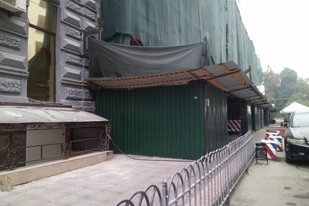 Почти сотню незаконных рекламных вывесок убрали с городских улиц (фото)