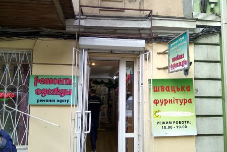 Почти сотню незаконных рекламных вывесок убрали с городских улиц (фото)