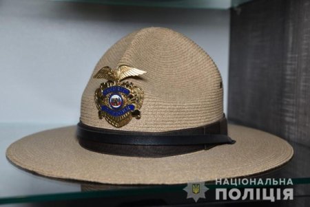 Музею одесской полиции подарили коллекцию форменных фуражек с разных стран мира (фото, видео)