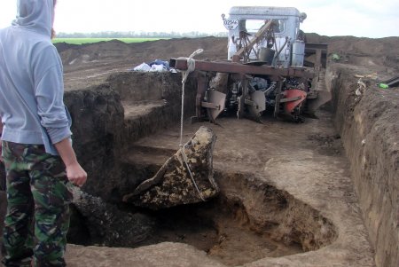 Раскопки кургана с захоронениями бронзового века ведут в Лиманском районе
