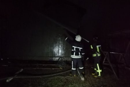 В Лиманском районе тушили пожар в двухэтажном жилом доме (фото)