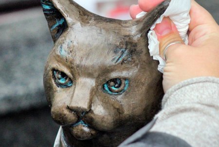 Скульптура кота-джентльмена в центре Одессы (фоторепортаж)