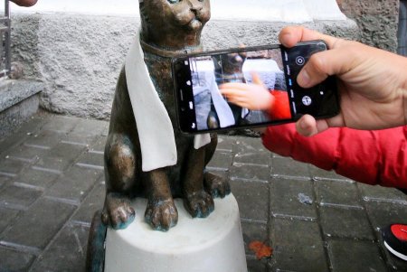 Скульптура кота-джентльмена в центре Одессы (фоторепортаж)