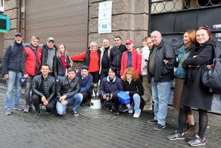 Скульптура кота-джентльмена в центре Одессы (фоторепортаж)