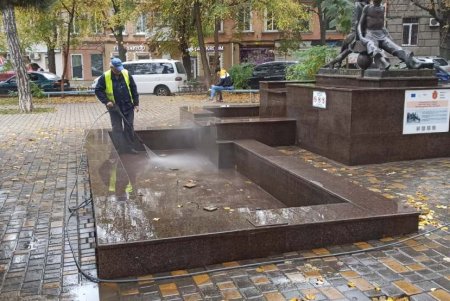 В Одессе завершается консервация городских фонтанов на зимний период (фото)