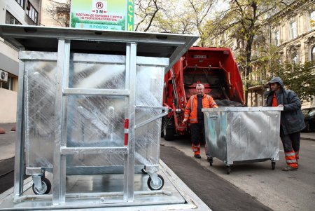 На бульваре Жванецкого установили подземные мусорные контейнеры (фото)