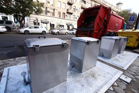 На бульваре Жванецкого установили подземные мусорные контейнеры (фото)