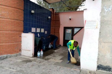 В Малиновском районе коммунальщики привели в порядок бюветные комплексы и памятники (фото)