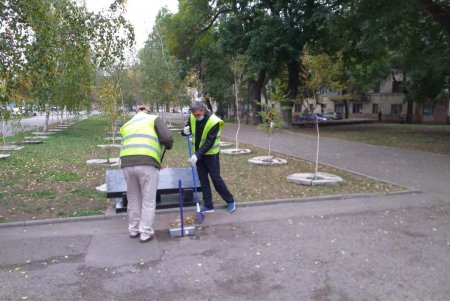 В Малиновском районе коммунальщики привели в порядок бюветные комплексы и памятники (фото)