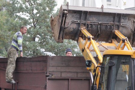 На Гаванной появились подземные контейнеры для сбора твердых бытовых отходов (фоторепортаж)