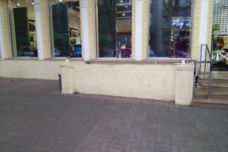 Более 90 рекламных конструкций, размещенных с нарушениями, убрали с городских улиц (фото)