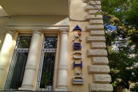 Более 90 рекламных конструкций, размещенных с нарушениями, убрали с городских улиц (фото)