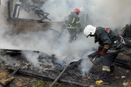 На Педагогической пожар уничтожил квартиру в частном доме (фото)