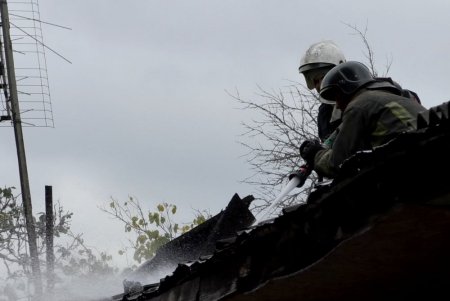 На Педагогической пожар уничтожил квартиру в частном доме (фото)