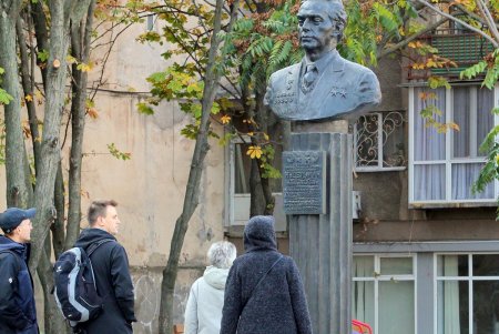 Одесса скорбит: в городе объявлен день траура в память о Михаиле Жванецком (фоторепортаж)