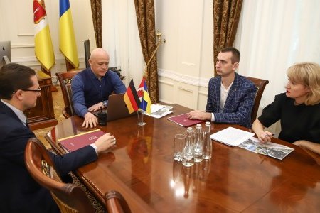 В районе площади Толбухина благоустроят территорию у памятного знака жертвам трагедии 1941 года
