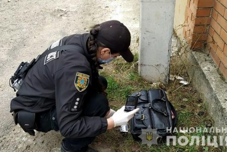 Мужчина с несовершеннолетним сообщником ограбил дом в Киевском районе, пока в нем находился хозяин (фото, видео) 