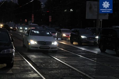 Во время рейда патрульные зафиксировали в городе случаи неправильной парковки и езды по выделенной трамвайной колее (фото)