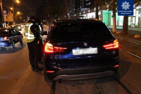 Во время рейда патрульные зафиксировали в городе случаи неправильной парковки и езды по выделенной трамвайной колее (фото)