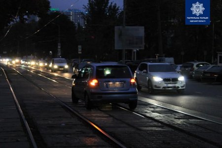 Во время рейда патрульные зафиксировали в городе случаи неправильной парковки и езды по выделенной трамвайной колее (фото)