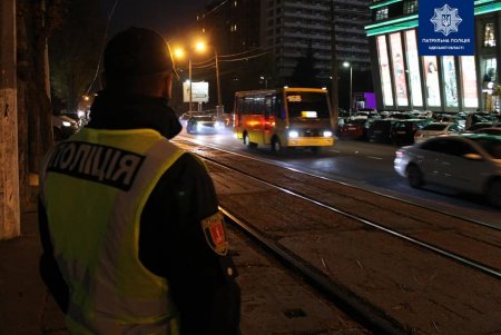 Во время рейда патрульные зафиксировали в городе случаи неправильной парковки и езды по выделенной трамвайной колее (фото)