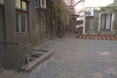 Завершен капремонт двух внутридомовых территорий в районе Нового рынка и тротуара возле ТЮЗа (фото)