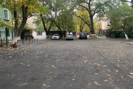 Завершен капремонт двух внутридомовых территорий в районе Нового рынка и тротуара возле ТЮЗа (фото)