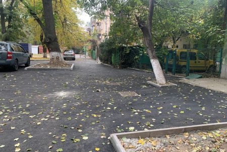 Завершен капремонт двух внутридомовых территорий в районе Нового рынка и тротуара возле ТЮЗа (фото)