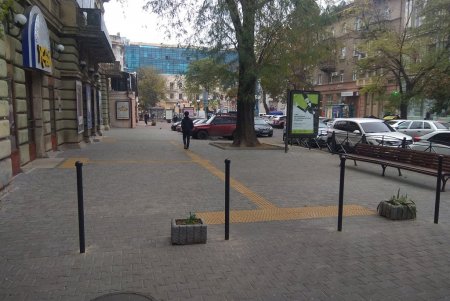 Завершен капремонт двух внутридомовых территорий в районе Нового рынка и тротуара возле ТЮЗа (фото)