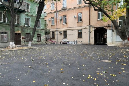 Завершен капремонт двух внутридомовых территорий в районе Нового рынка и тротуара возле ТЮЗа (фото)