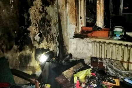 На поселке Котовского из горящей квартиры спасли пенсионерку (фото)