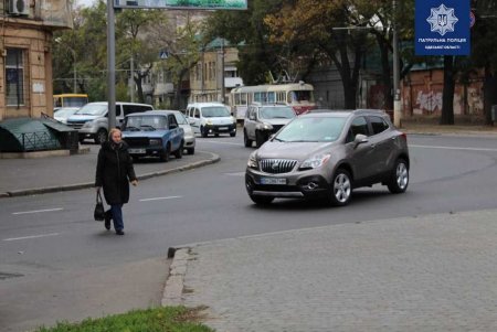 Патрульные напомнили одесситам о безопасности на дороге: ежедневно фиксируют сотни нарушений ПДД (фото)