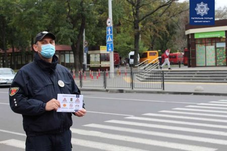Патрульные напомнили одесситам о безопасности на дороге: ежедневно фиксируют сотни нарушений ПДД (фото)